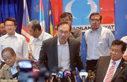 Anwar to run in Selangor state by-election