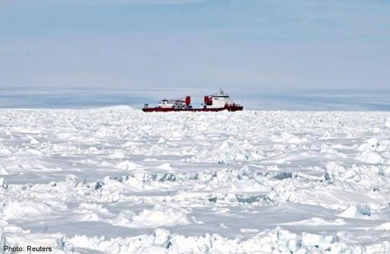 Trapped Chinese vessel breaks through Antarctic ice