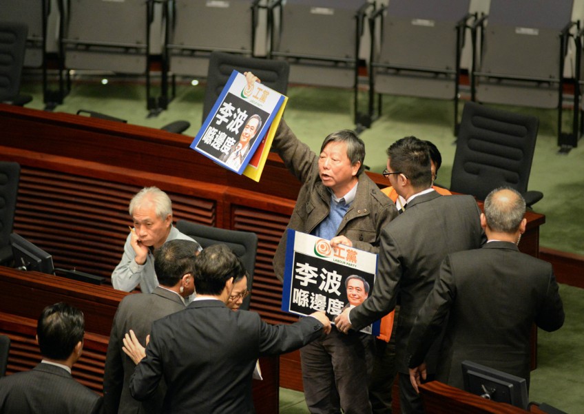 Hong Kong Chief Executive Leung Chun Yung heckled in Parliament over missing booksellers