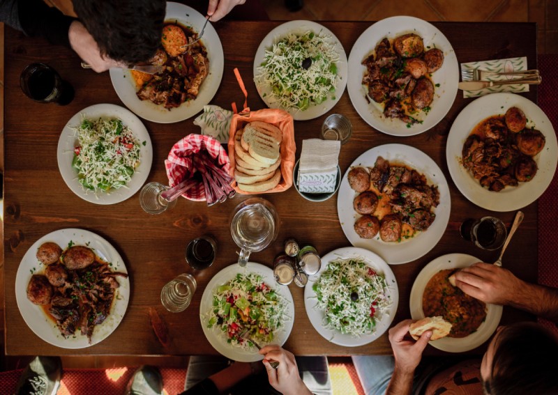 Dining with a large group of people? Here are some restaurants under $30 per pax!
