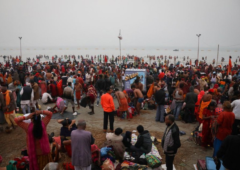 Hundreds of thousands of Indians gather for holy dip, defying Covid-19 surge