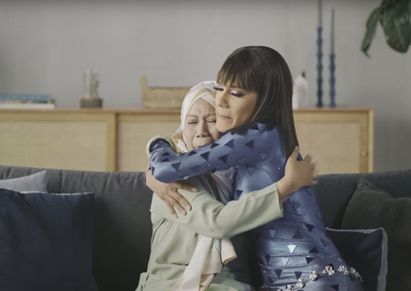 Samsung pulls ad showing Muslim mum's support for drag queen son after public pushback