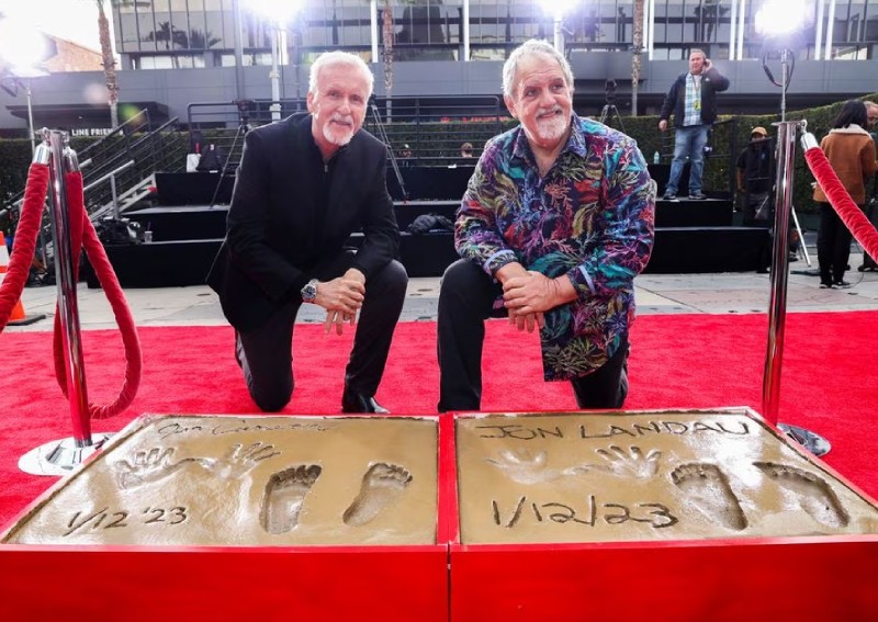 James Cameron celebrated in Hollywood amid Avatar success