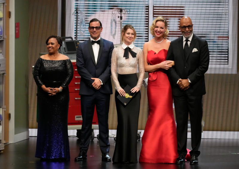 Katherine Heigl reunites with Grey's Anatomy co-stars at Emmy Awards