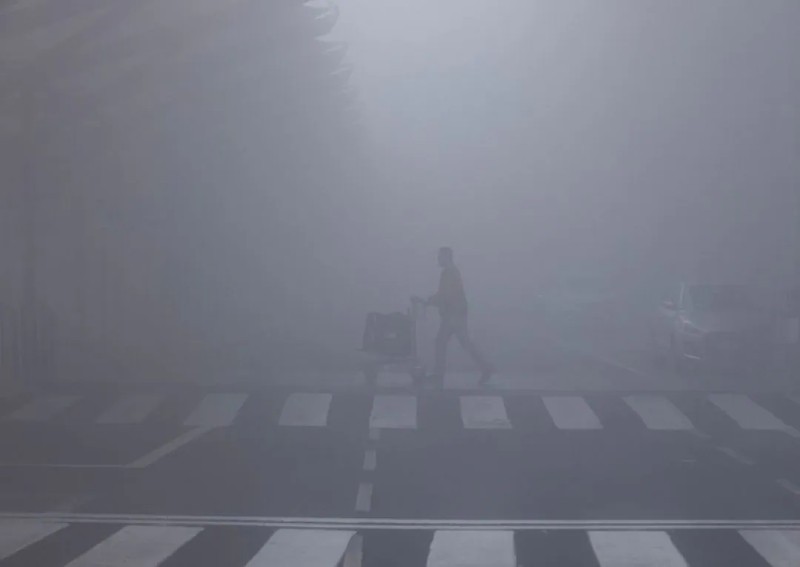 Dense fog disrupts flights, trains in Indian capital Delhi