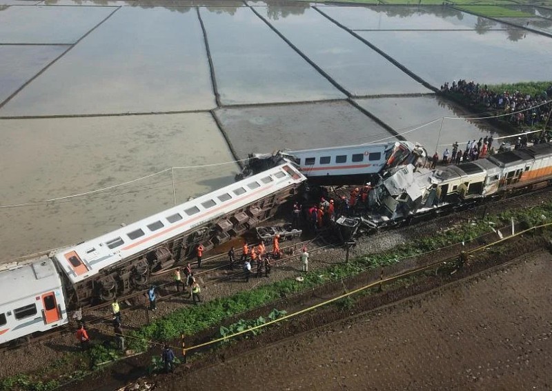 3 dead as commuter trains collide in Indonesia's West Java
