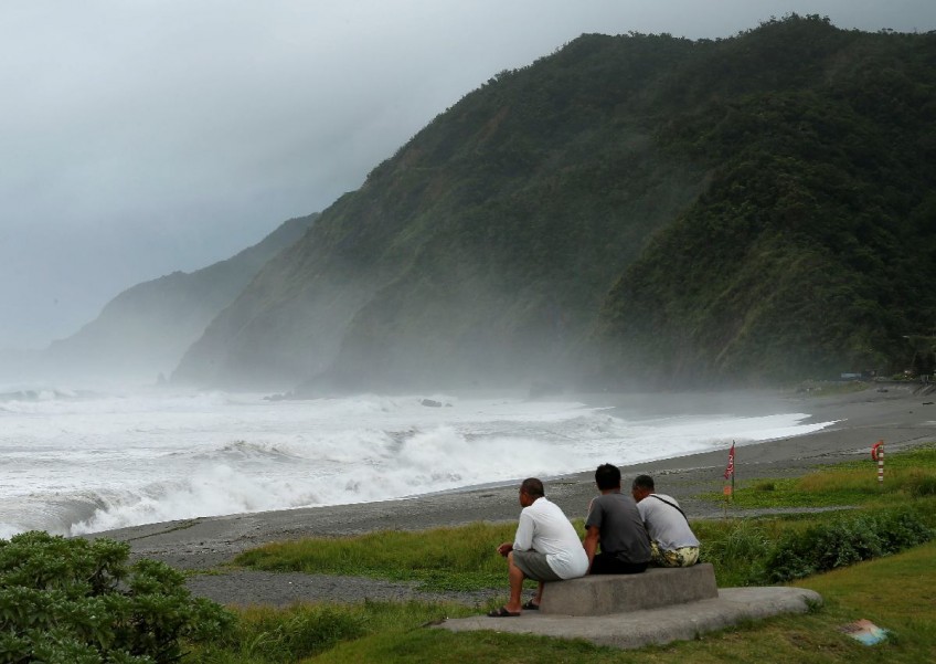 Over 15,000 evacuated as super typhoon hits Taiwan