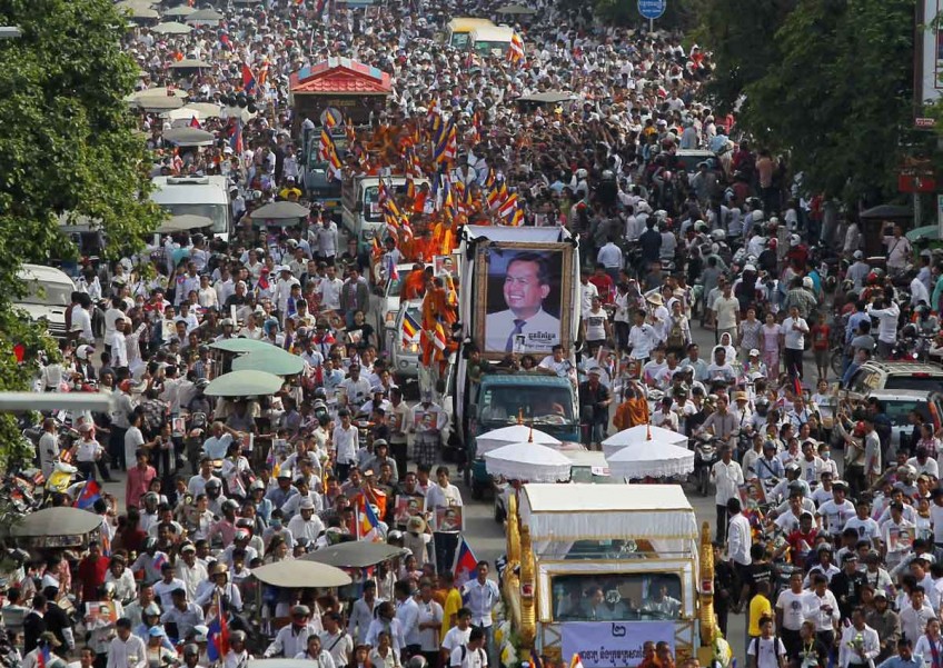 Thousands in funeral march for slain Cambodia activist