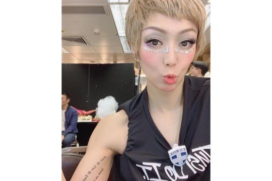 Sammi Cheng includes Andy Hui in her selfie as move divides fans