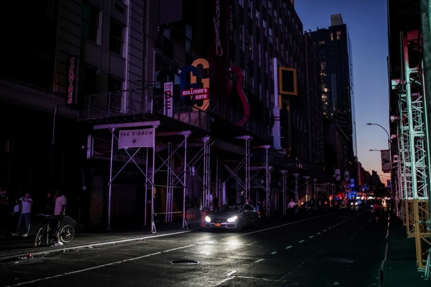 Officials seek answers after blackout in New York's Manhattan