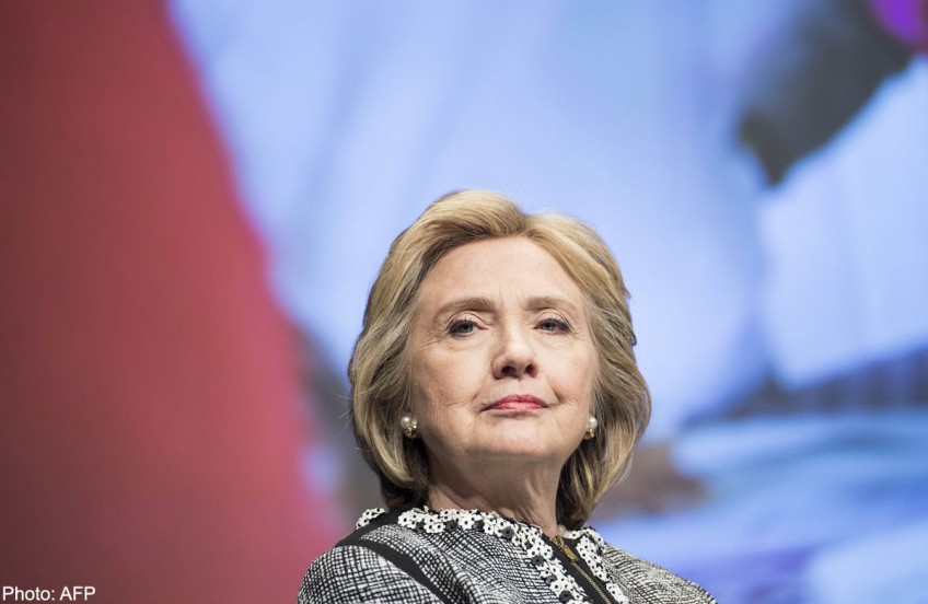 Clinton launches book tour, rolls back 'dead broke' claim