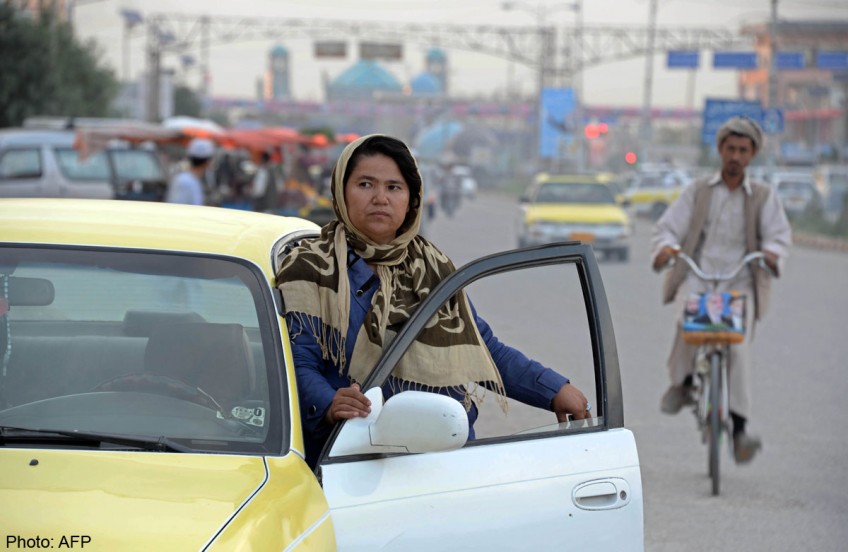 Female Afghan cabbie meters out election advice