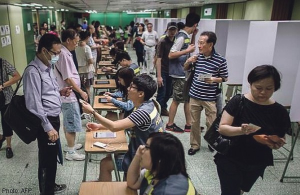 HK residents out in force for reform vote 