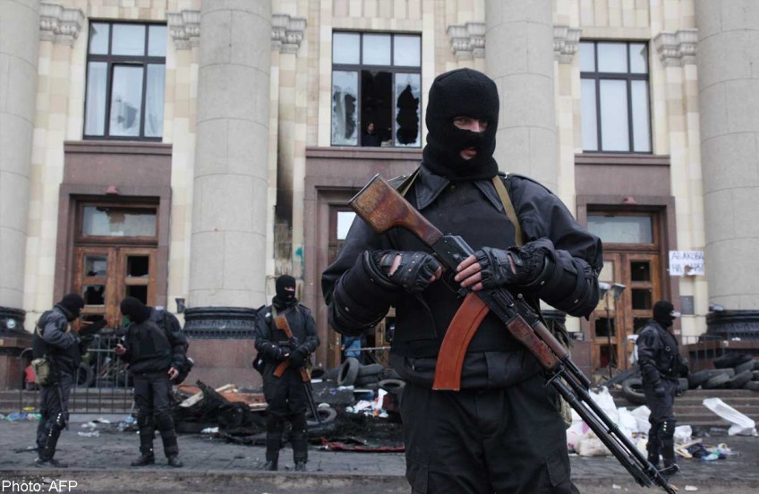 Ukraine leader tells US of separatist attacks despite ceasefire