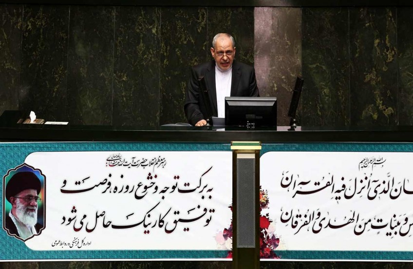Reformist minister survives Iran impeachment vote