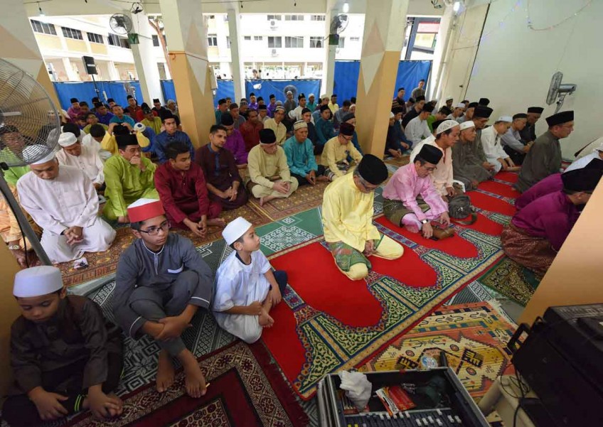 Muslims in Asia pray for peace as Ramadan holy month ends 