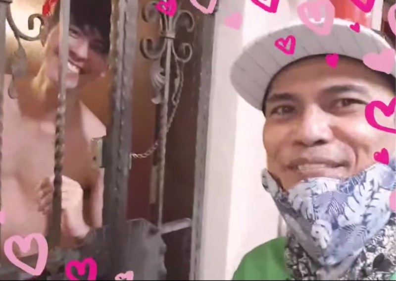 Requested to wish recipient happy birthday, Grab rider sings birthday song at doorstep