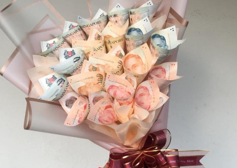 Man gives wife $1,000 cash bouquet for wedding anniversary
