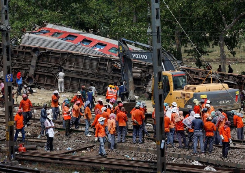 India rail crash probe focuses on track management system