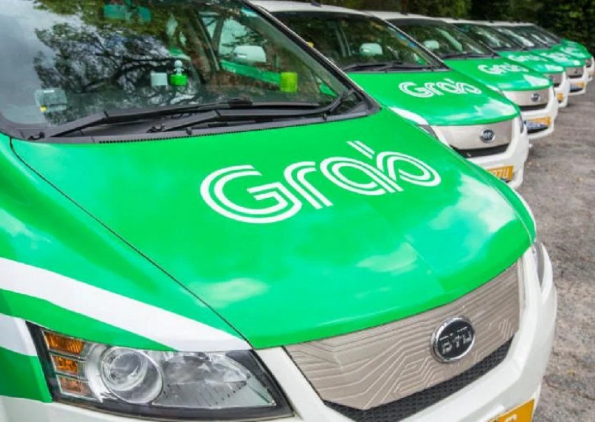 Caught red-handed: Man finds Grab driver eating at coffeeshop after long wait for ride