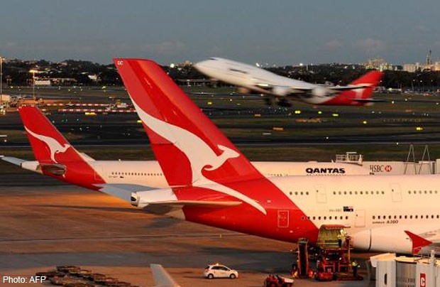 Qantas planes clip wings in Los Angeles