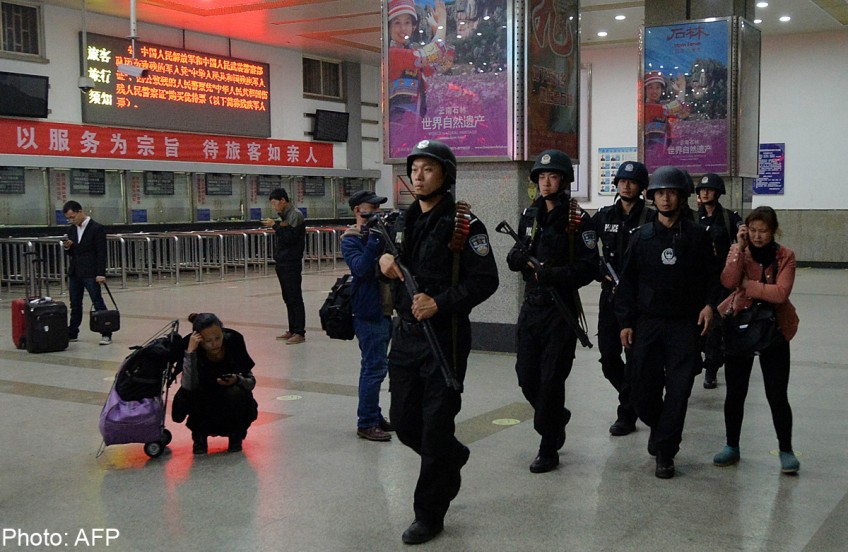 China holds three for Kunming station attack