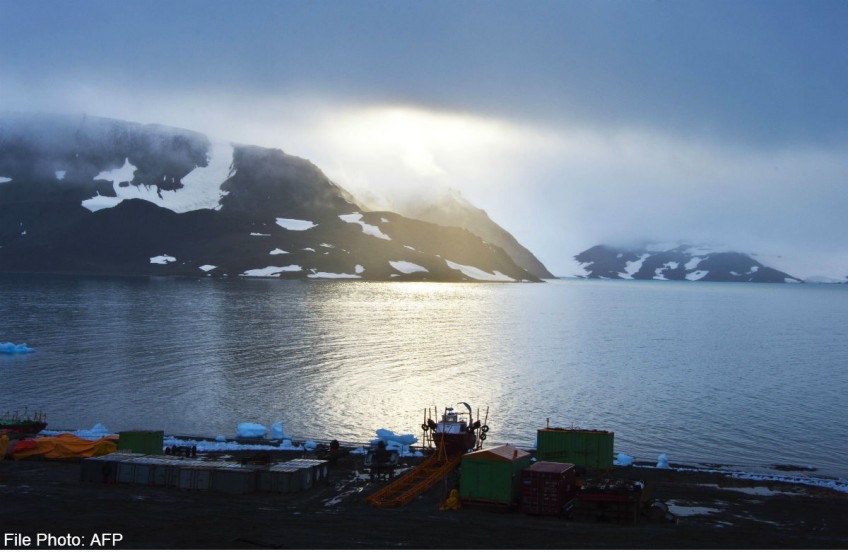 Search for fishing vessel in distress in Antarctica