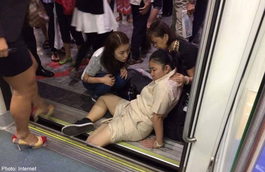 Girl's leg stuck in platform gap, delaying NEL services 