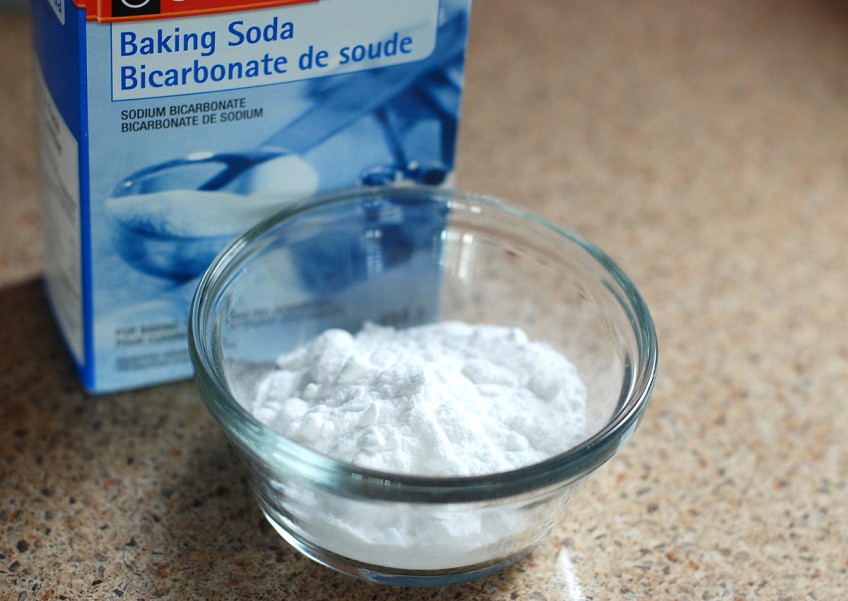 What's the difference between baking powder and baking soda?