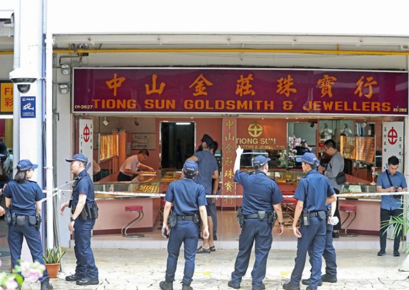 Bukit Merah shop robbed of $3,000 worth of gold jewellery by man pretending to be a customer