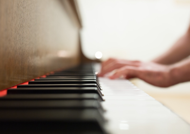 Taking piano lessons in Singapore – lesson rates, exam fees and more