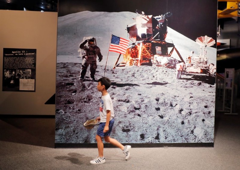 Original Buzz Aldrin moon walk photo sells for $10,500 at auction