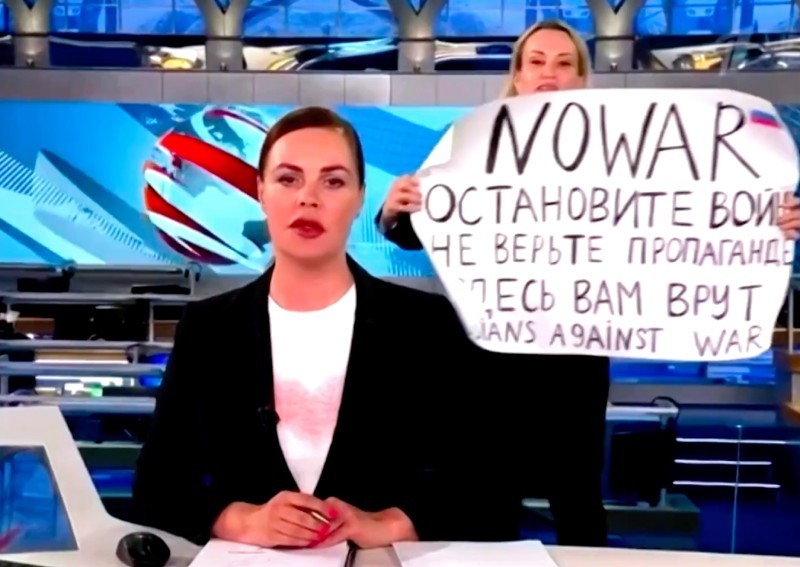 'Stop the war': Protestor in studio disrupts live Russian state TV news