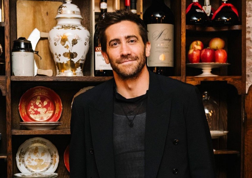 Jake Gyllenhaal says it would be 'an honour' to play Batman