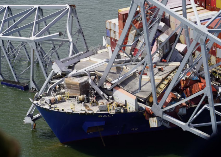 Freighter pilot called for tugboat help before ploughing into Baltimore bridge