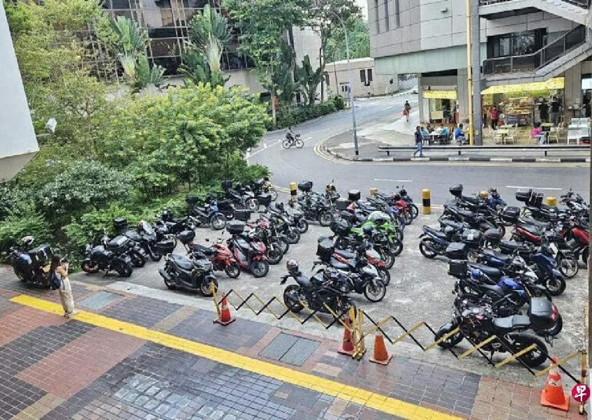 Free parking? About 50 motorcycles left at entrance of Cuppage Plaza