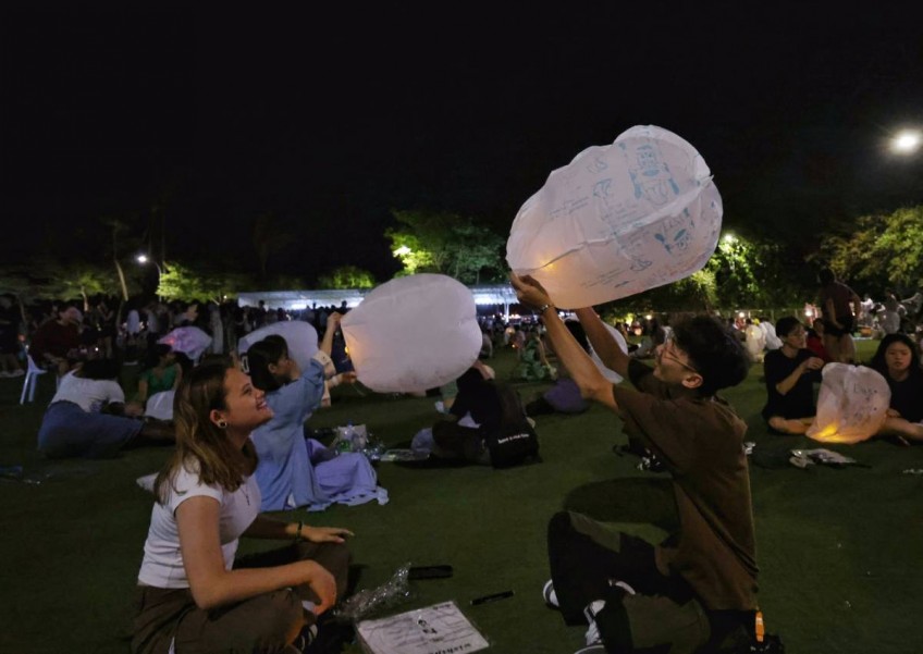 Singapore sky lantern festival customers who complain to Case to receive full refund