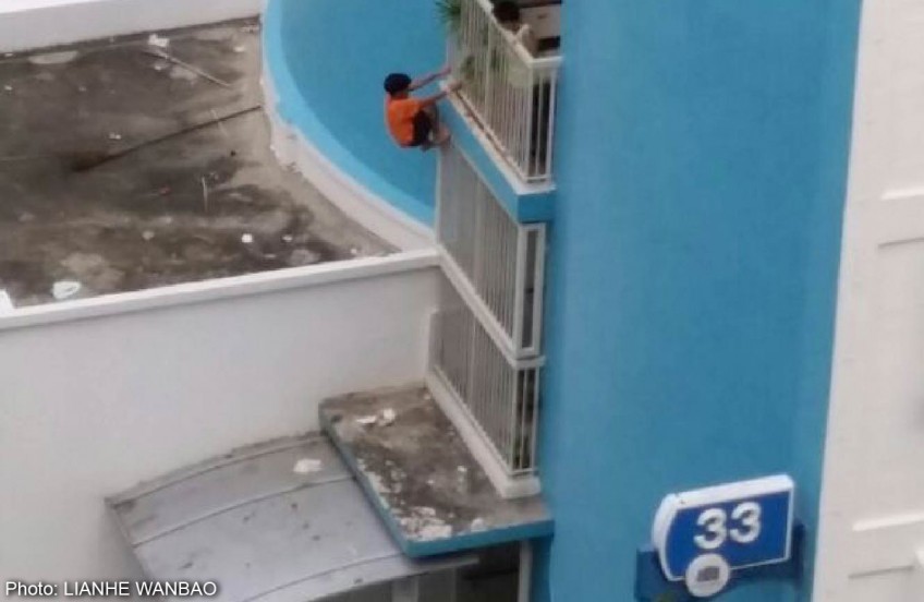 Boy climbs down from third story for ball in Bendemeer 
