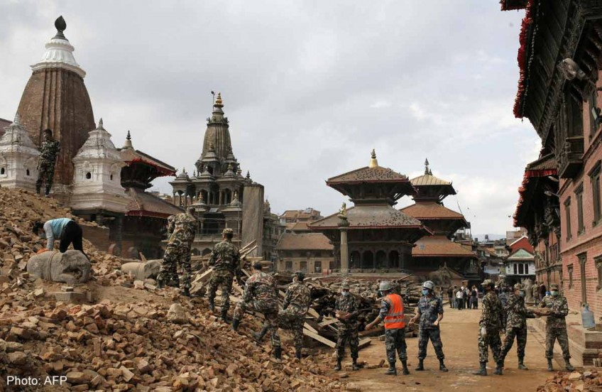 Nepal quake-ravaged temple faces threat from looters