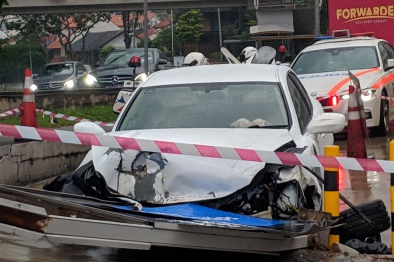 Driver arrested for carrying a truncheon after crashing into sign in Upper Thomson Road