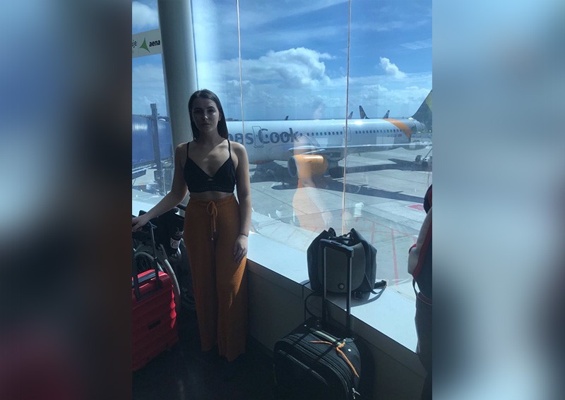 Female passenger wearing crop top told by flight staff to 'cover up'