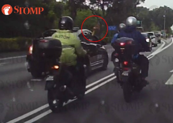 How motorcyclist reacted to cabby who flashed middle finger on BKE will make you LOL