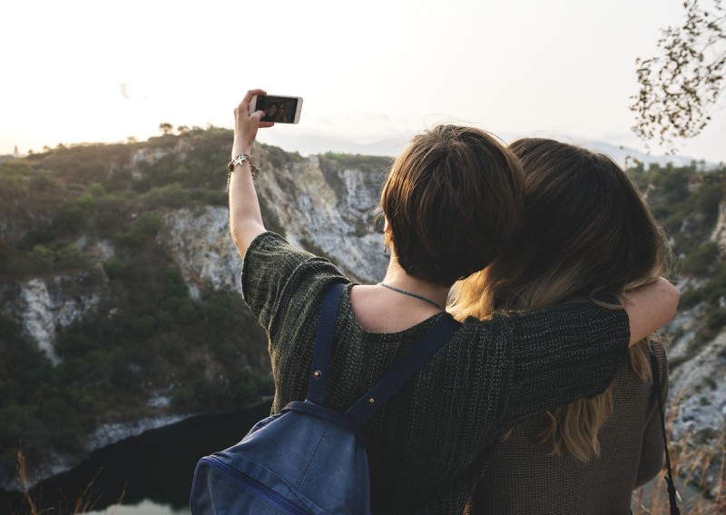 Don't snap your memorable moments, just enjoy them says new study
