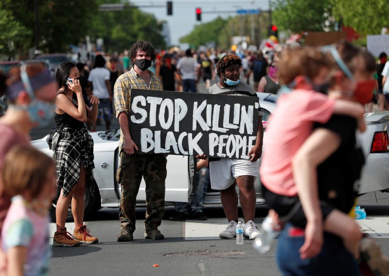 4 US policemen fired after death of unarmed black man