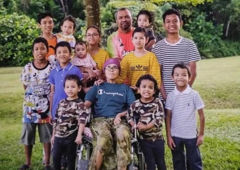 Singapore family with 12 kids needs help after mum passes away just days before Hari Raya