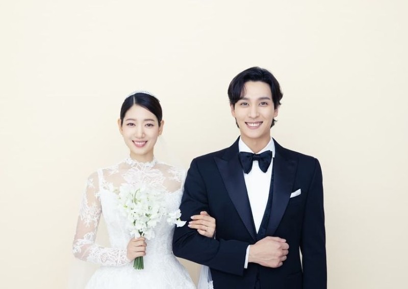 Proud parents Park Shin-hye and Choi Tae-joon announce birth of baby boy