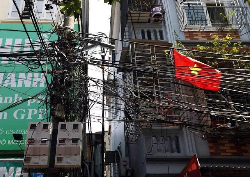 Vietnam capital dims street lights to save energy during heatwave