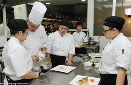 Celebrity chefs dish out tricks of the trade in poly