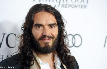 Passport troubles leave comic Russell Brand grounded