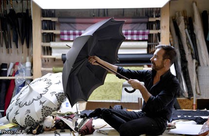 In Paris, umbrellas built to outlast their owners